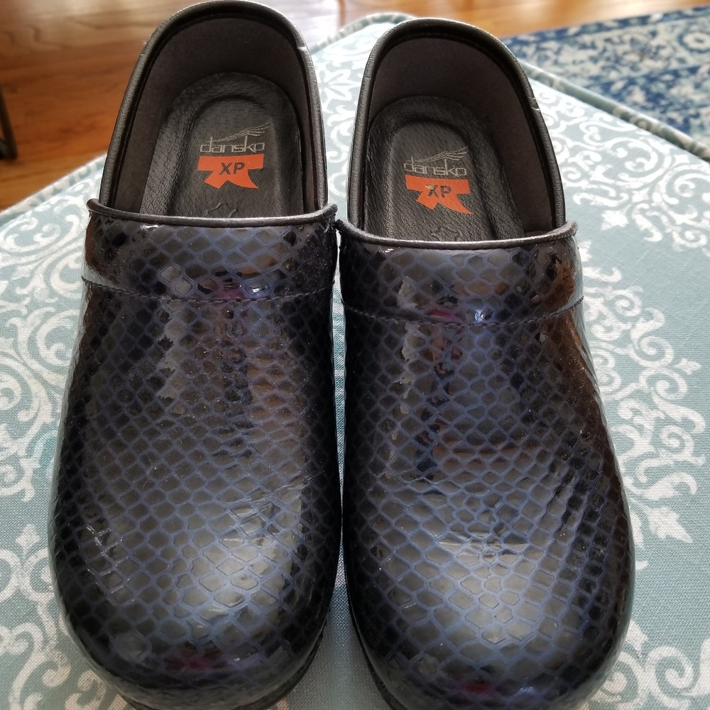 Dansko xp blue clogs